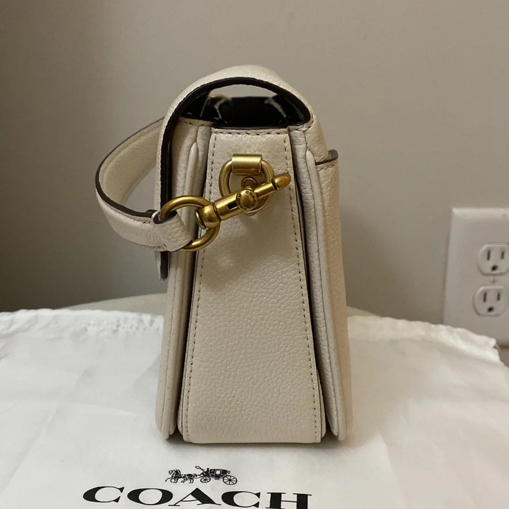 Coach Cream Leather Crossbody Bag with Gold Hardware - Picture 5 of 11